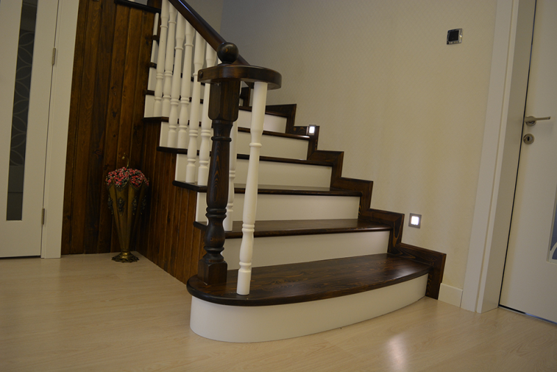 Çınar Ahşap | AHŞAP MERDİVEN