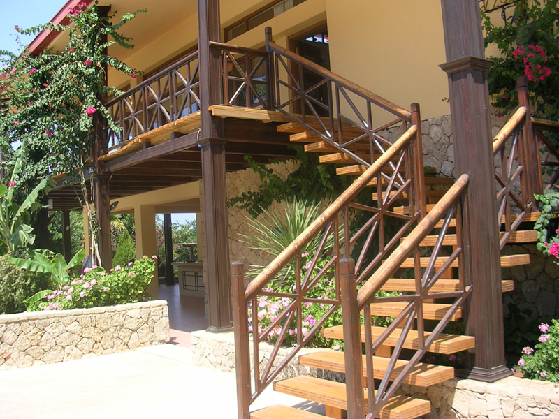 Çınar Ahşap | AHŞAP MERDİVEN